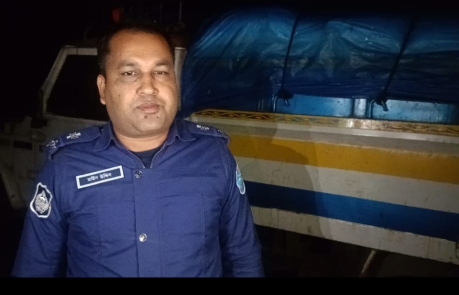 শ্রীপুরে ৮০ বস্তা  DAP সার আটক করে পুলিশে দিয়েছে জনতা।